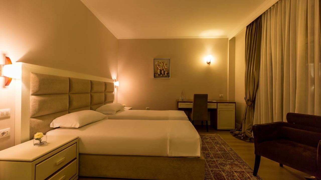 Royal Hill Hotel Vorë Exterior foto